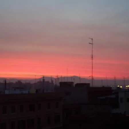 Trastevere, Tiburzi 2, Balcony, Ideally Located!!! דירה