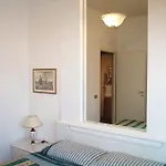 Trastevere, Tiburzi 2, Balcony, Ideally Located!!! Apartmán Řím