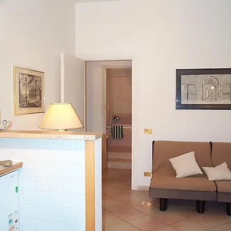 Trastevere, Tiburzi 2, Balcony, Ideally Located!!! Appartement *