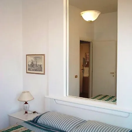 Trastevere, Tiburzi 2, Balcony, Ideally Located!!! Daire Roma