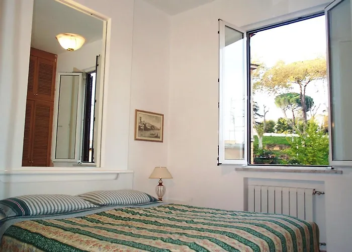 Apartment Trastevere, Tiburzi 2, Balcony, Ideally Located!!!