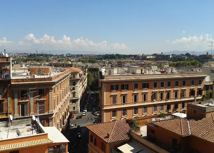 Trastevere, Tiburzi 2, Balcony, Ideally Located!!! * Róma