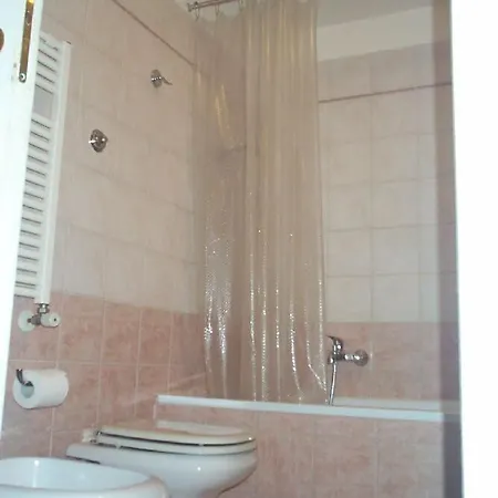 Trastevere, Tiburzi 2, Balcony, Ideally Located!!! Apartment *